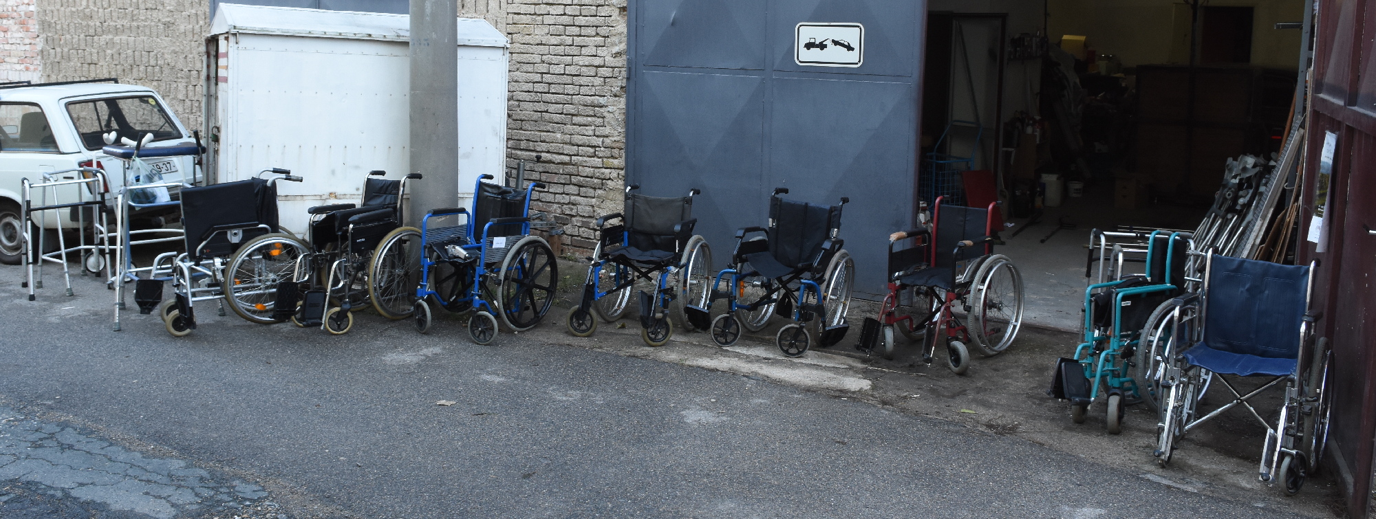 voziky pred garazi