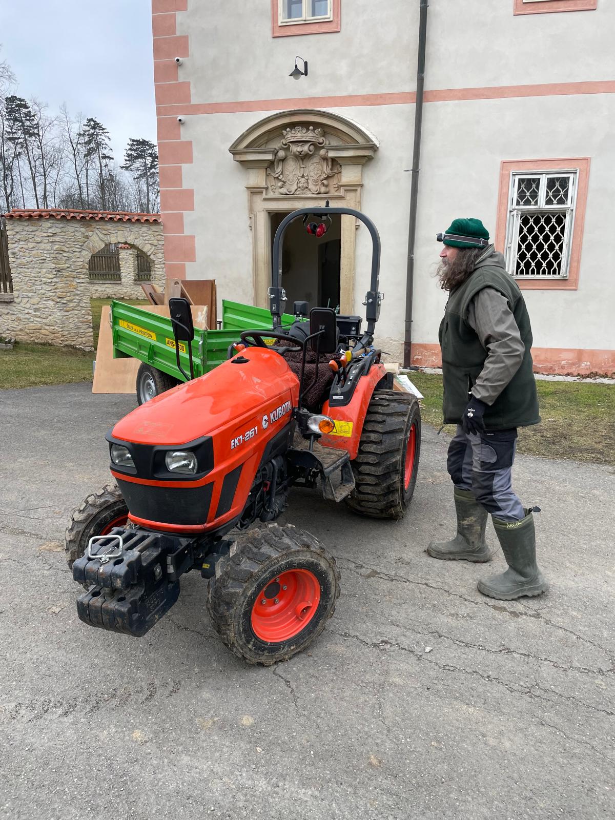 sbírka Mulčovač a nakladač pro údržbu